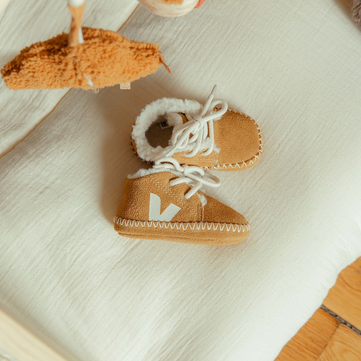 BABY FURED SUEDE CAMEL PIERRE - Image 6