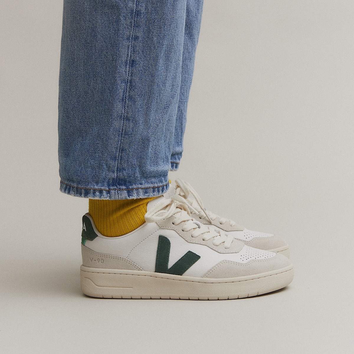 V-90 LEATHER WHITE CYPRUS - Image 4