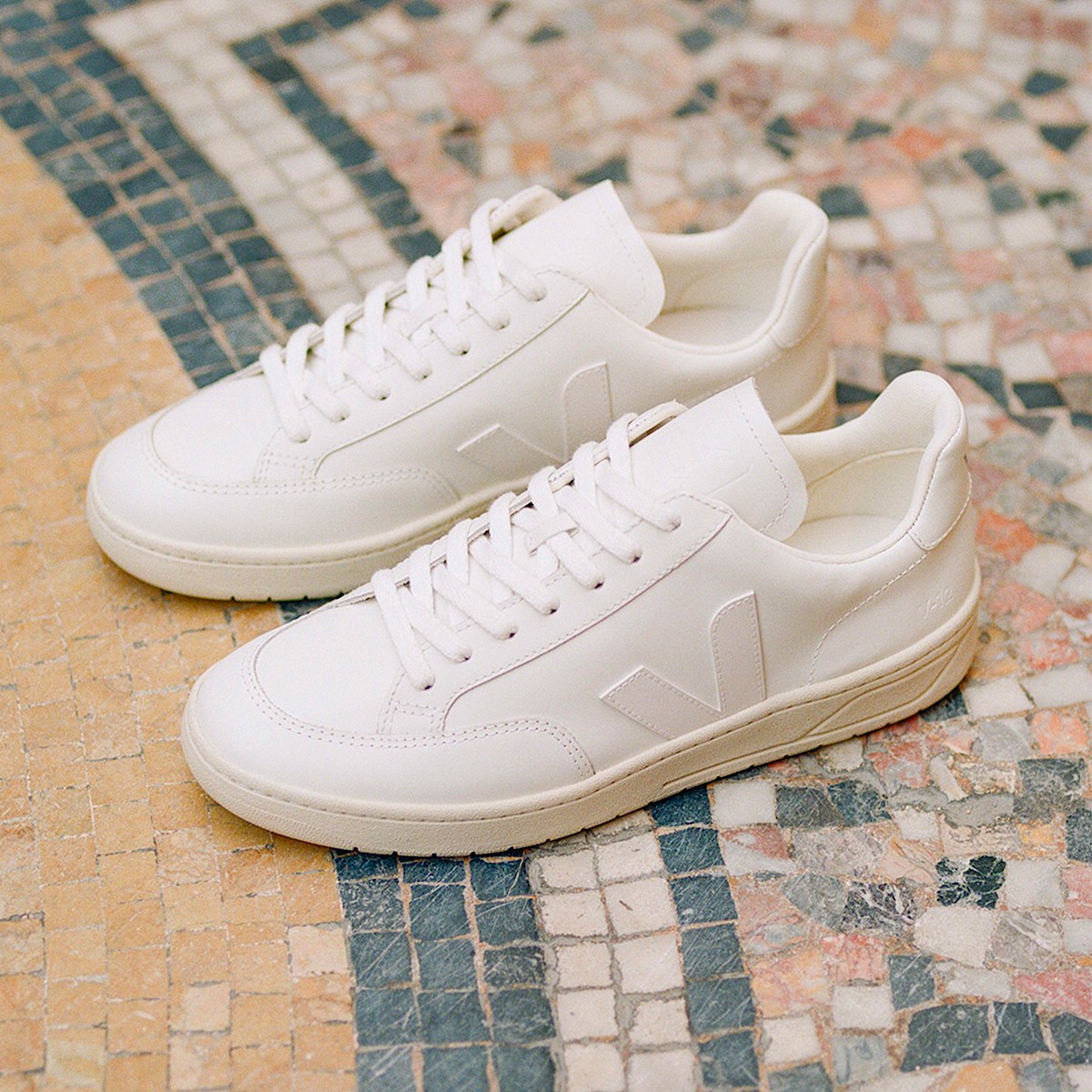 V-12 LEATHER WHITE - Image 4