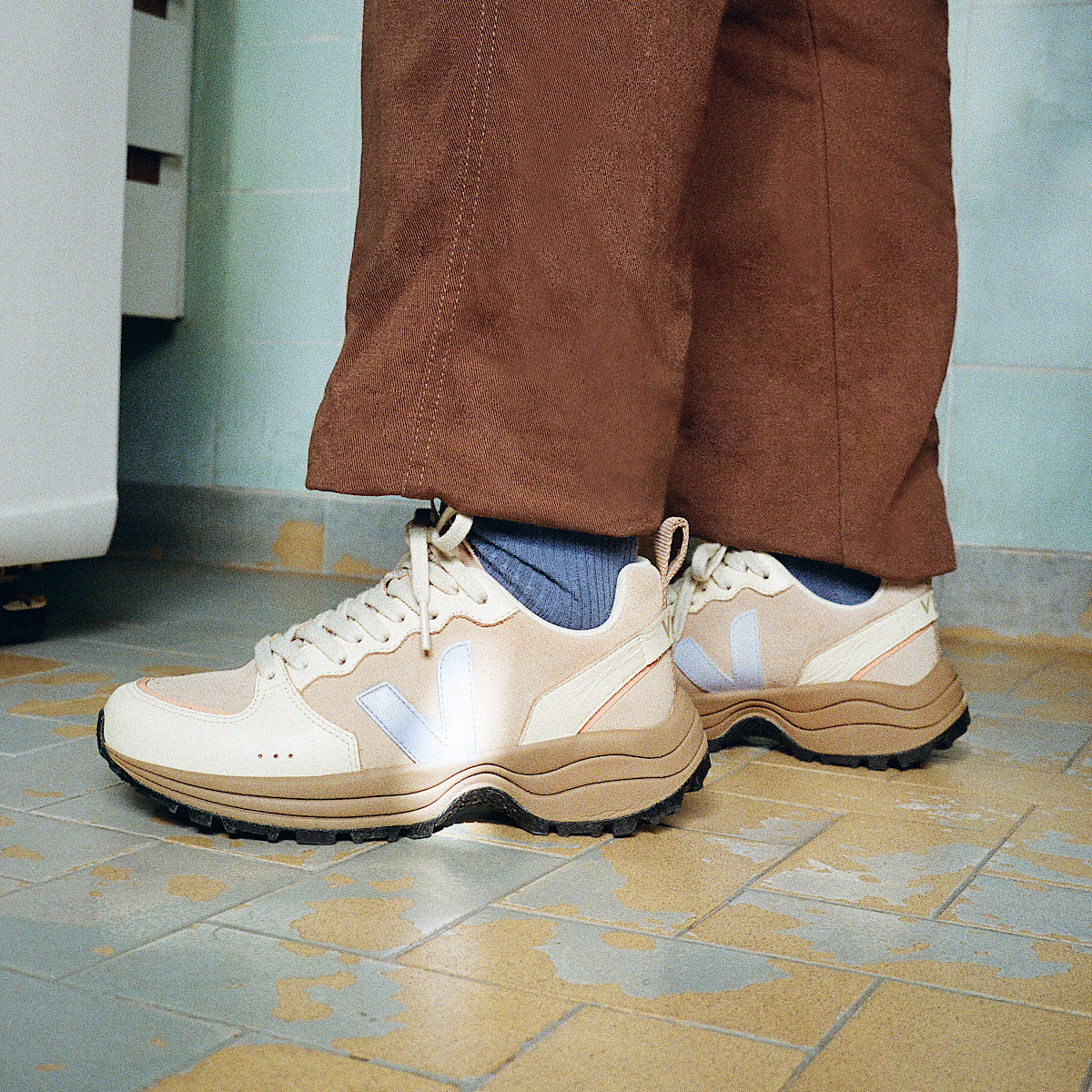 VENTURI SUEDE ALMOND SWAN - Image 4